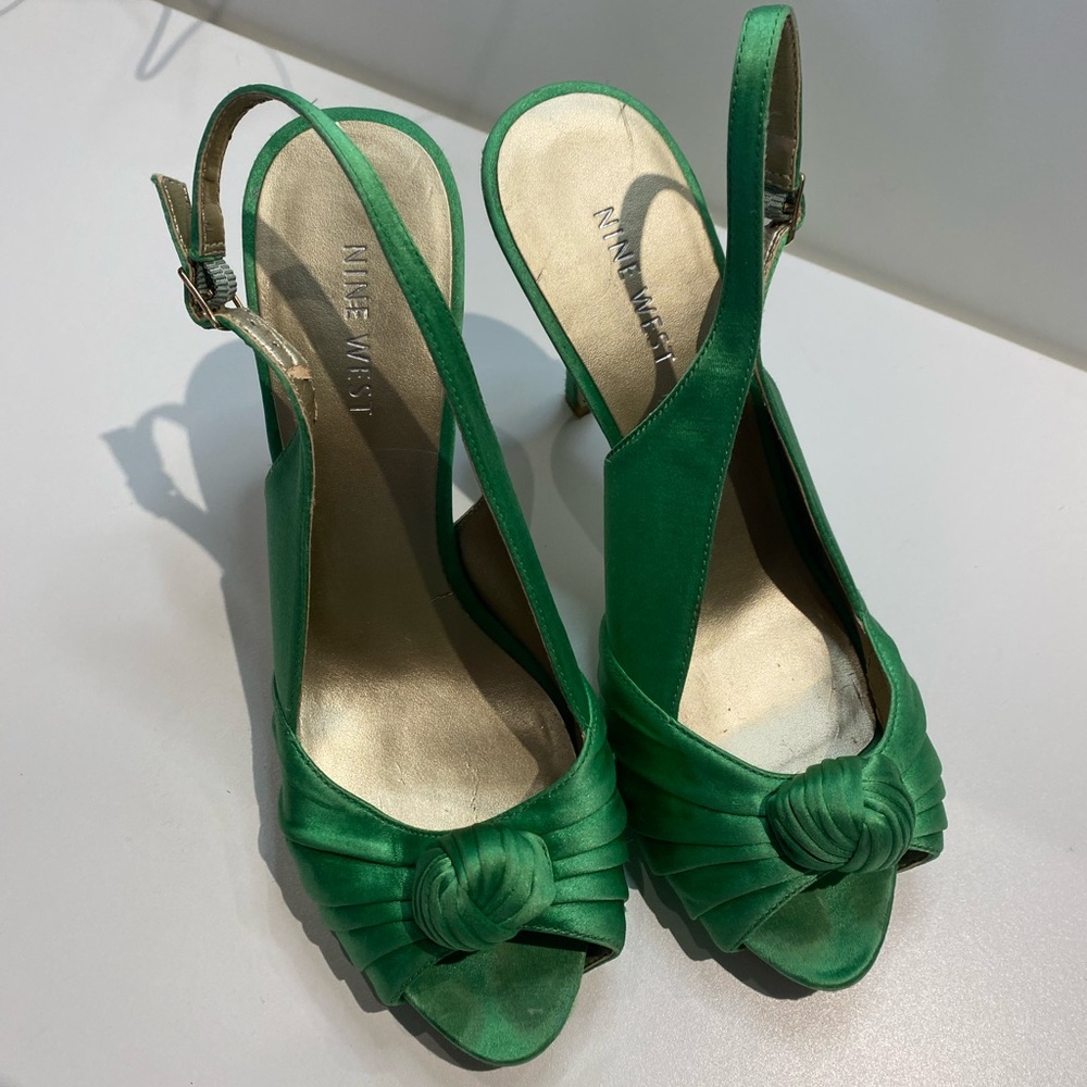 Nine West Green Heels with Sleek Design